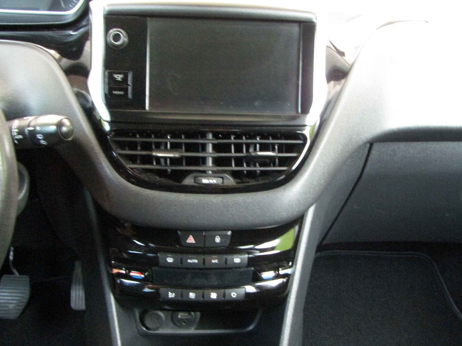 Peugeot 208 1.2PT 