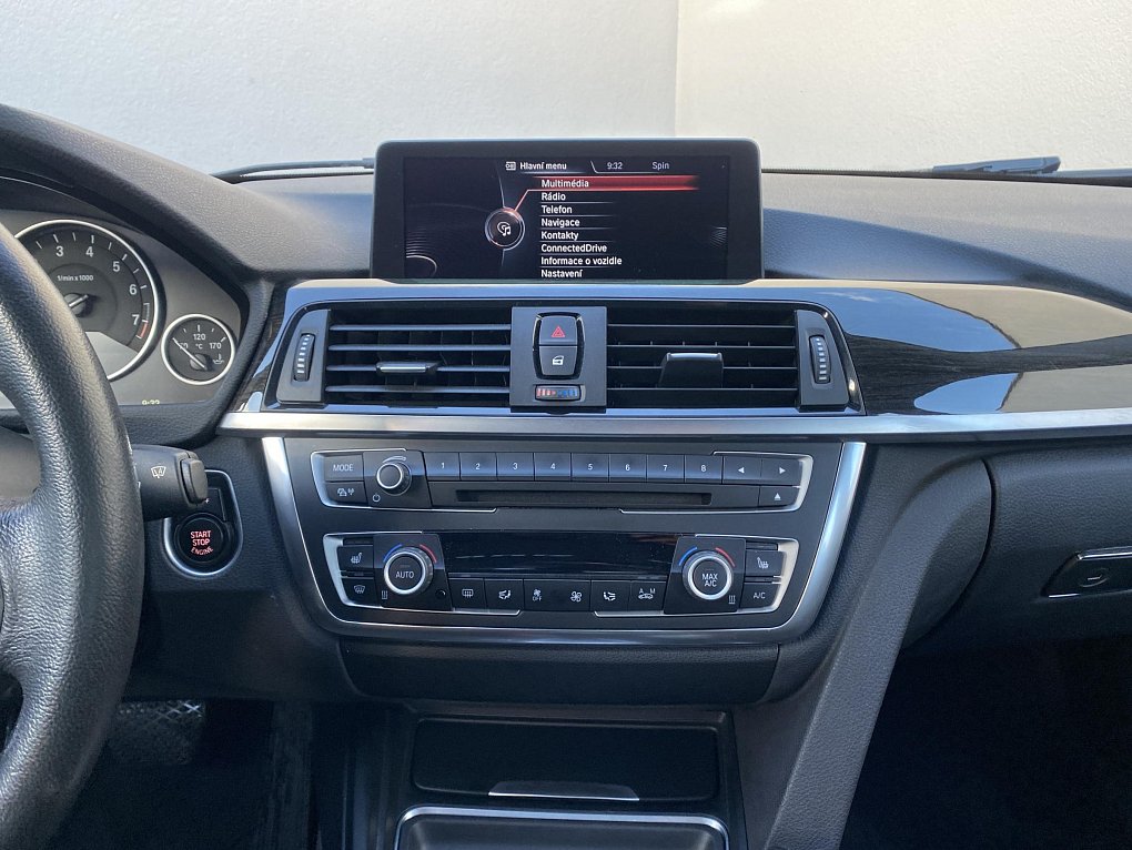 BMW Řada 3 2.0 LuxuryLine 328 i