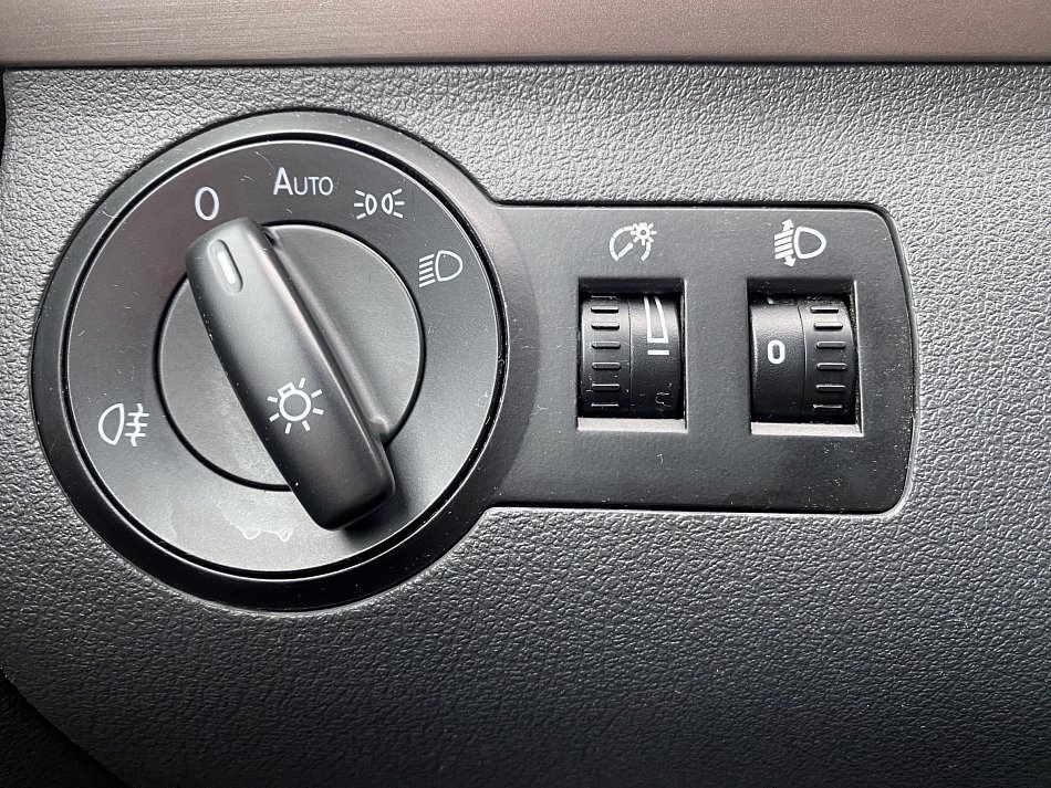 Volkswagen Touran 1.4 TSi  7míst