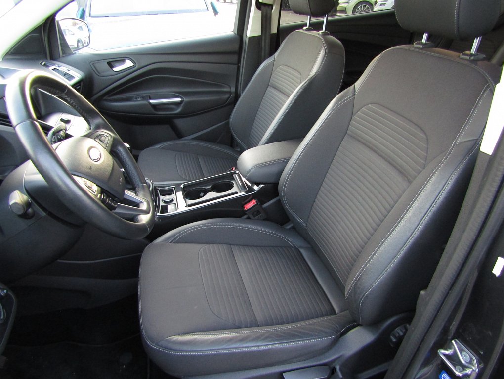 Ford Kuga 1.5EB Titanium
