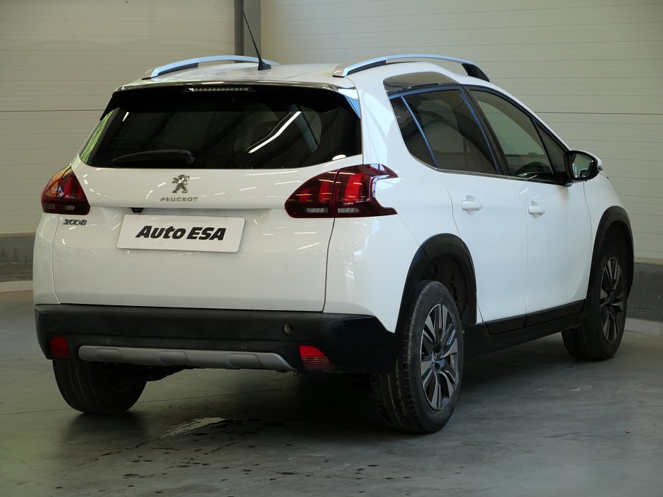 Peugeot 2008 1.2 i 