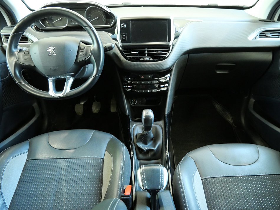 Peugeot 2008 1.2 i 