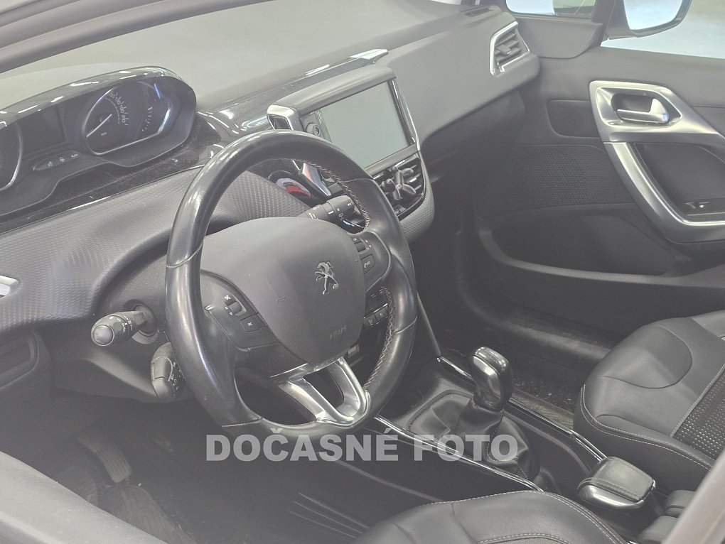 Peugeot 2008 1.2i 