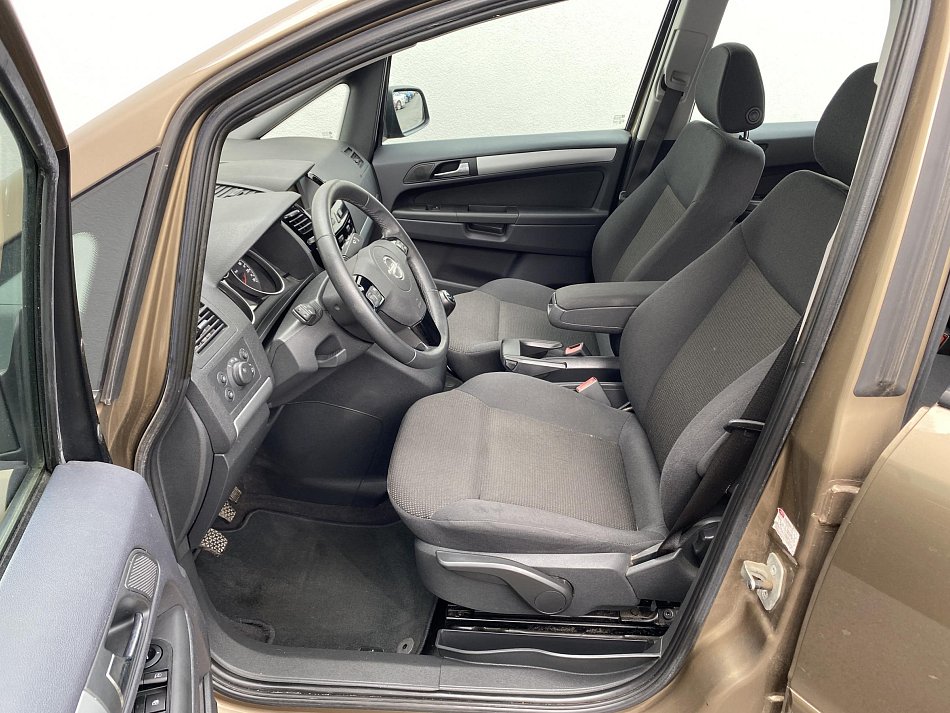Opel Zafira 1.8 i Family 7míst
