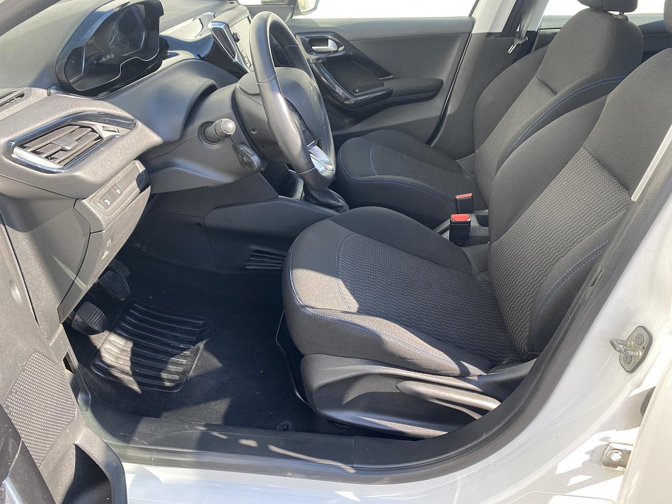 Peugeot 208 1.2 PT Signature