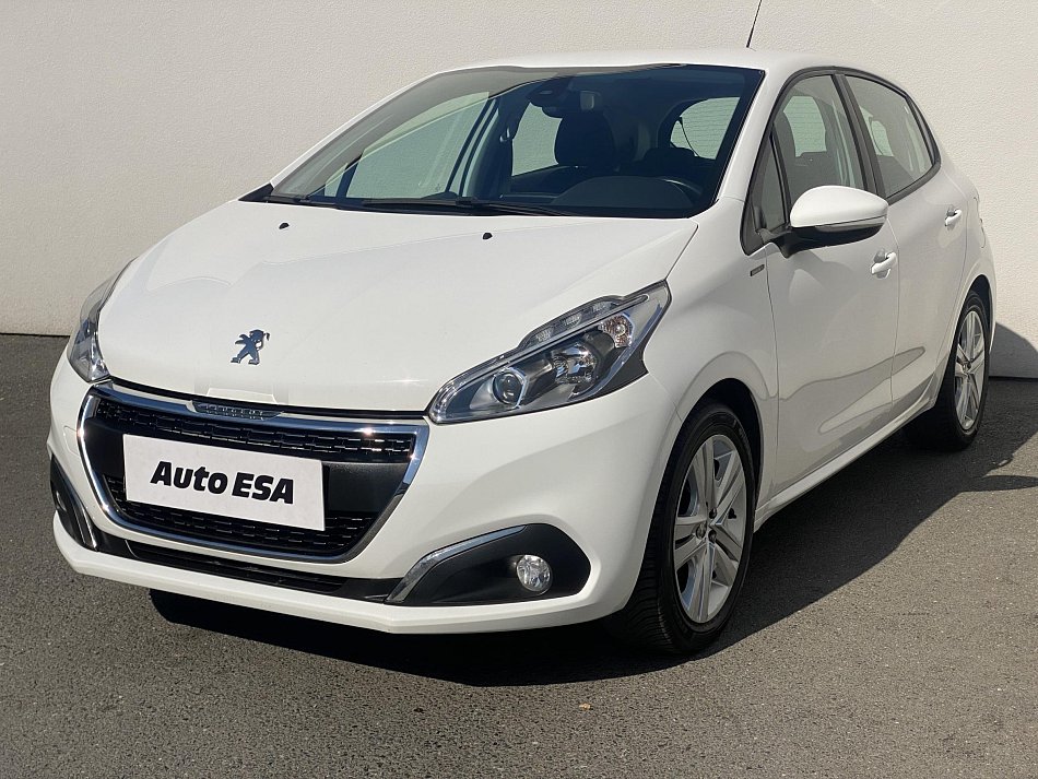 Peugeot 208 1.2 PT Signature