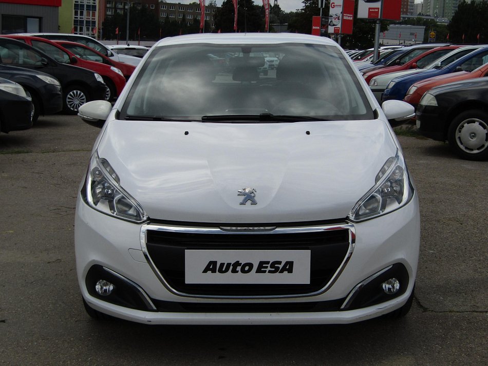 Peugeot 208 1.2i 