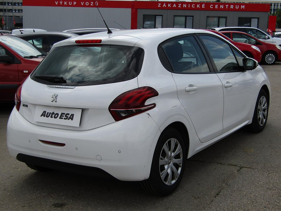 Peugeot 208 1.2i 