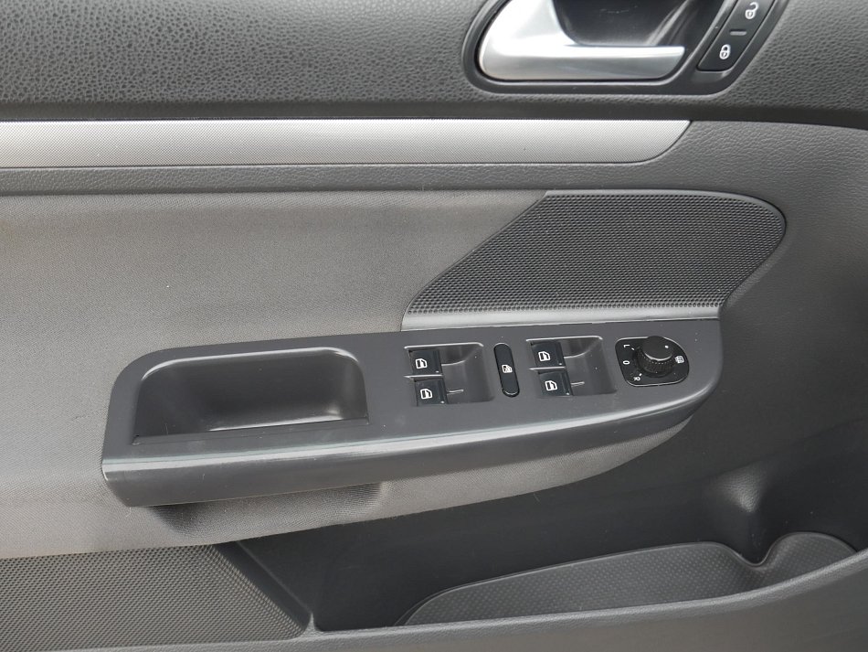 Volkswagen Golf 1.6 i 