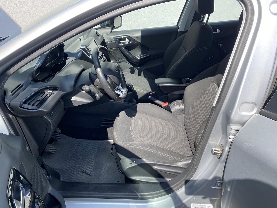 Peugeot 208 1.2 