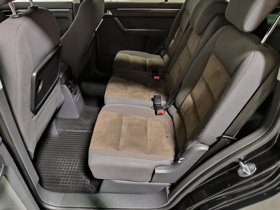 Volkswagen Touran 1.4 TSi Comfortline 7Míst