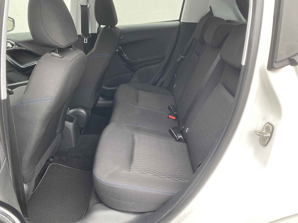 Peugeot 208 1.2PT Signature