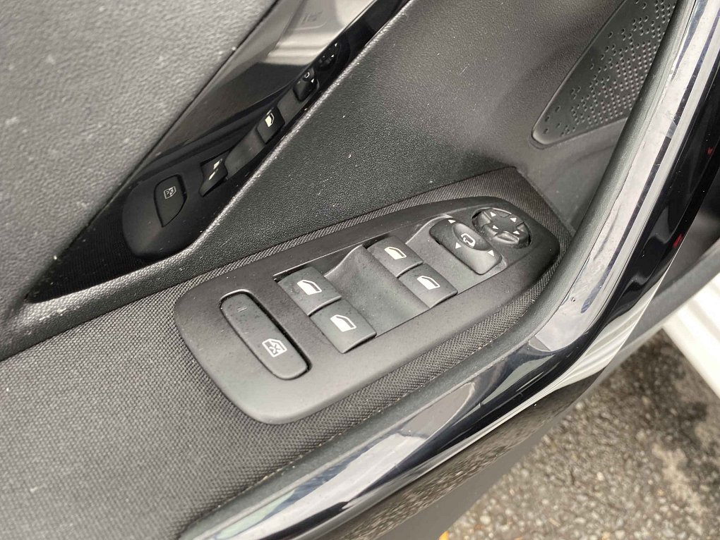 Peugeot 208 1.2PT Signature