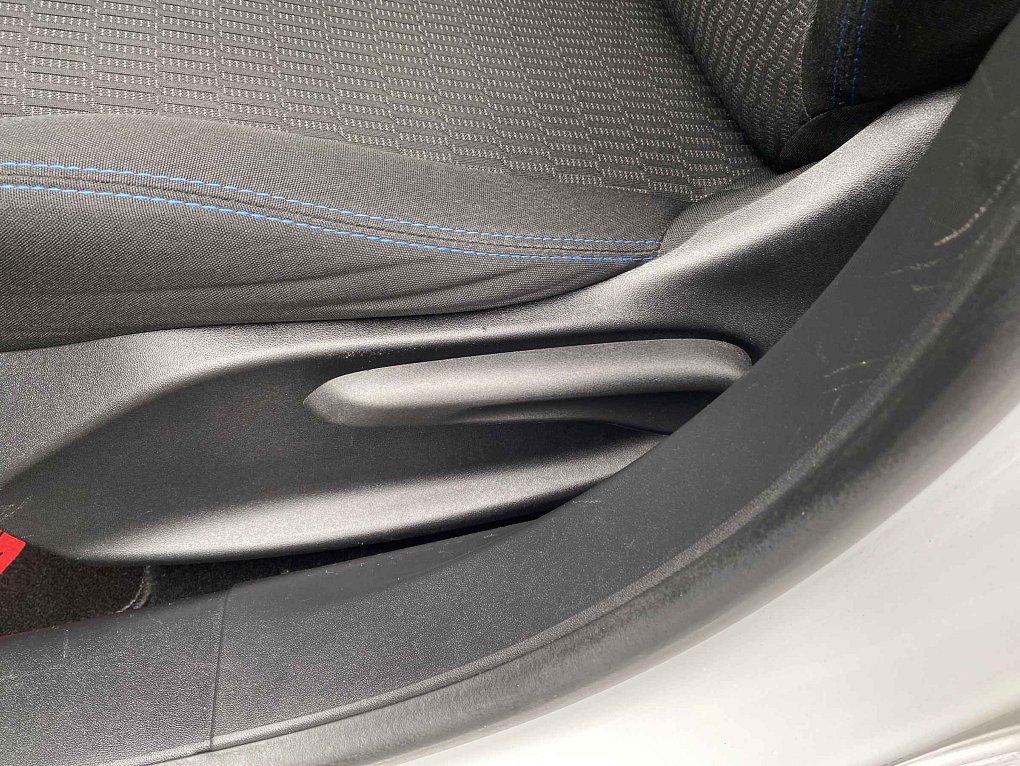 Peugeot 208 1.2PT Signature