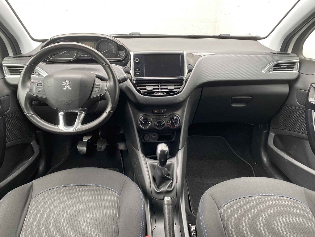Peugeot 208 1.2PT Signature