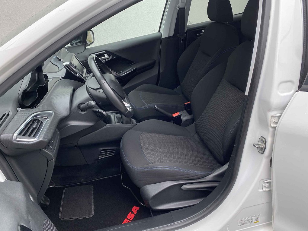 Peugeot 208 1.2PT Signature