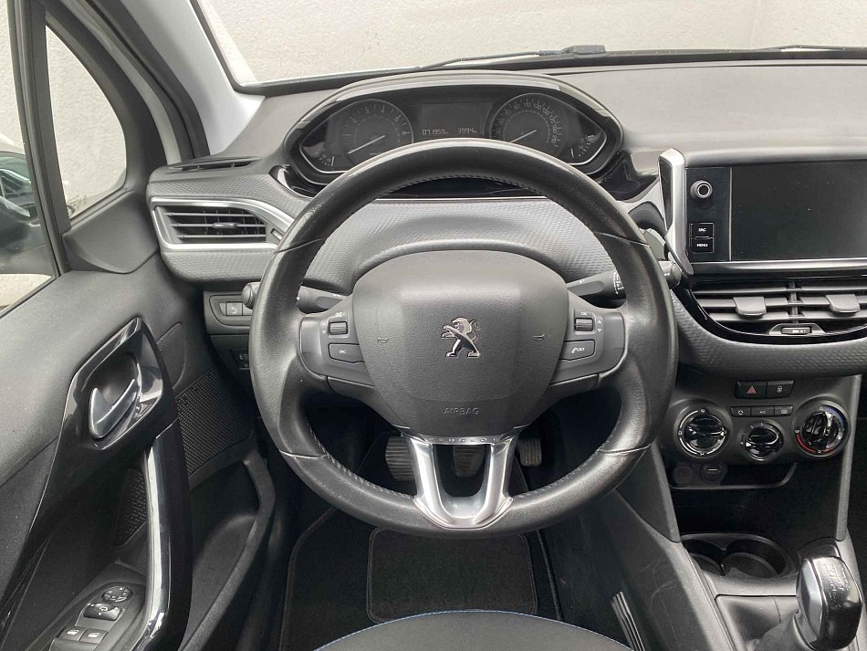 Peugeot 208 1.2PT Signature