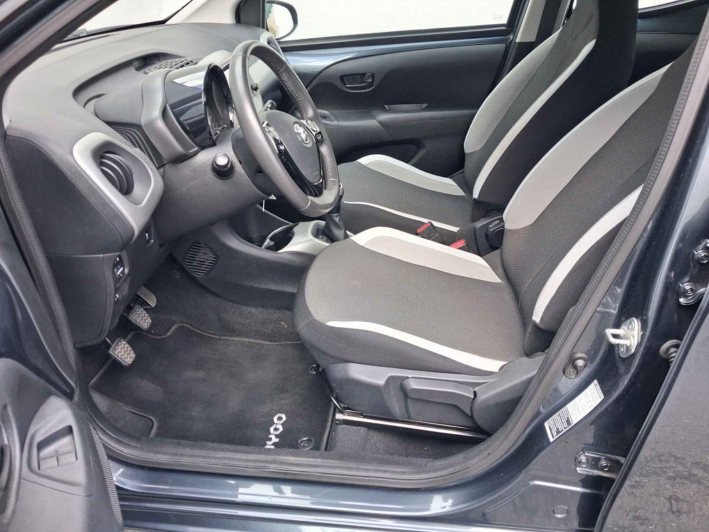 Toyota Aygo 1.0i 