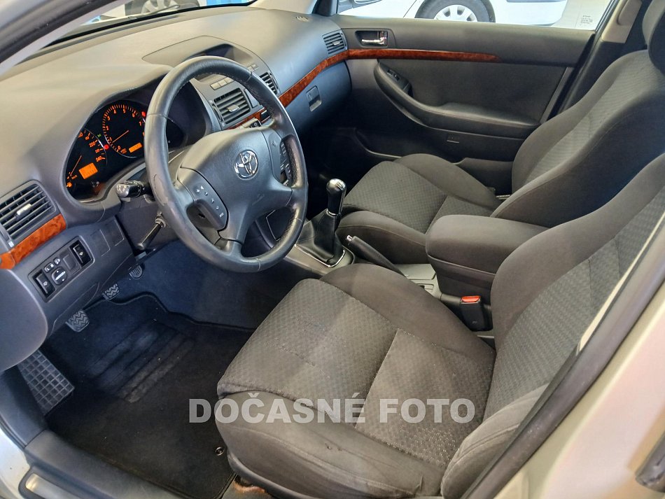 Toyota Avensis 1.8i 