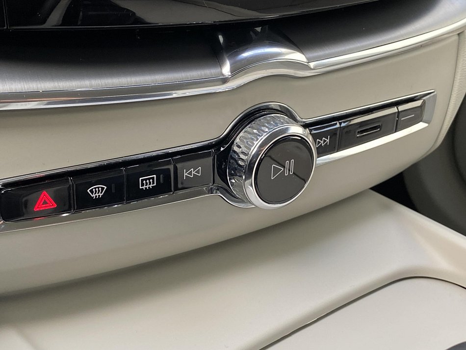 Volvo XC60 2.0 B4 Momentum AWD