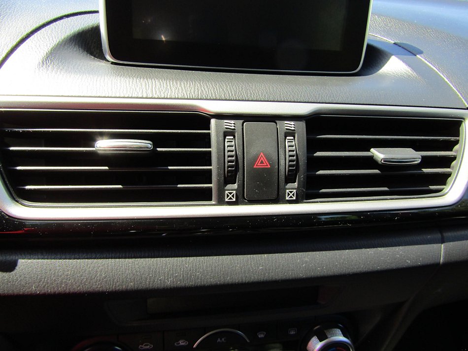 Mazda 3 1.5 skyactiv 