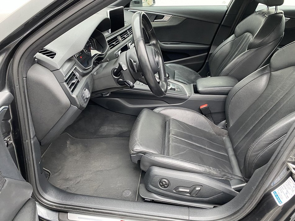 Audi A4 2.0 TDi S-line quattro