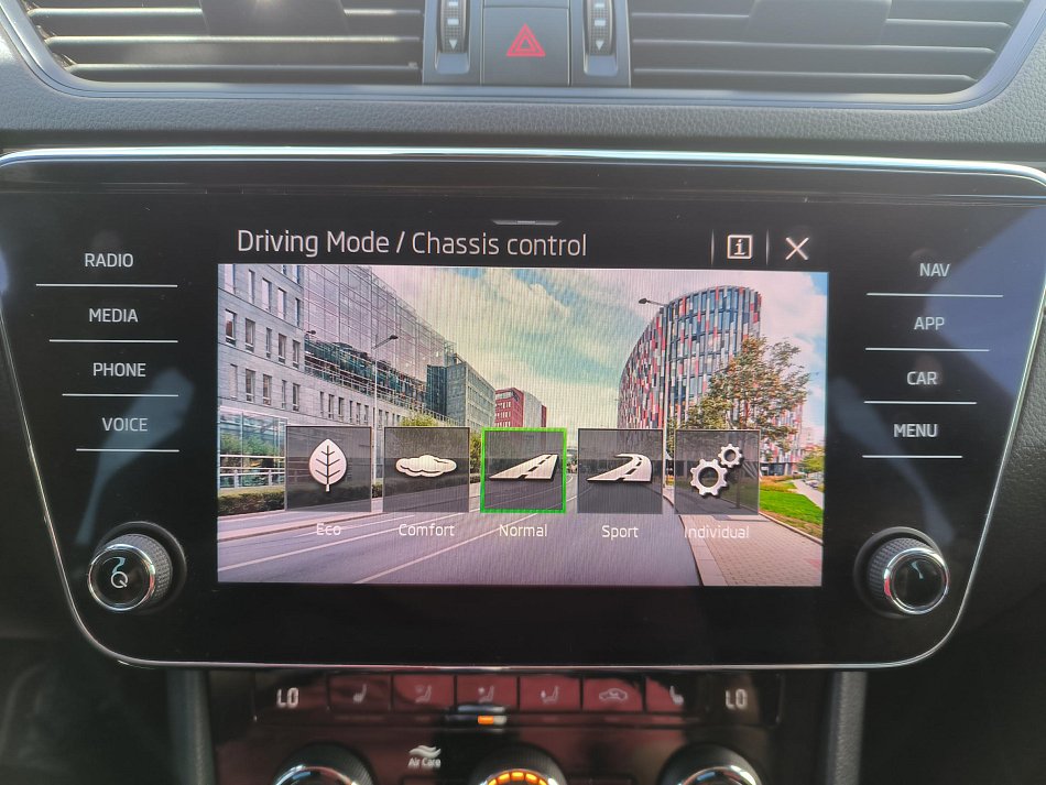 Škoda Superb III 2.0 TDi SportLine