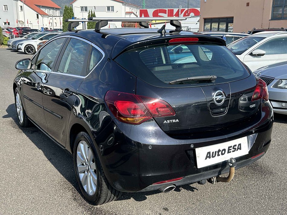 Opel Astra 2.0CDTi 