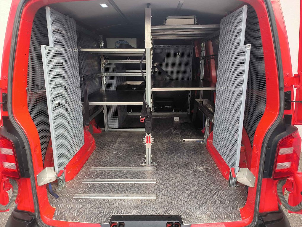 Volkswagen Transporter 2.0TDi  L2H1