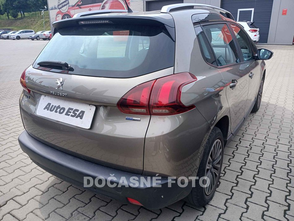 Peugeot 2008 1.2 i 