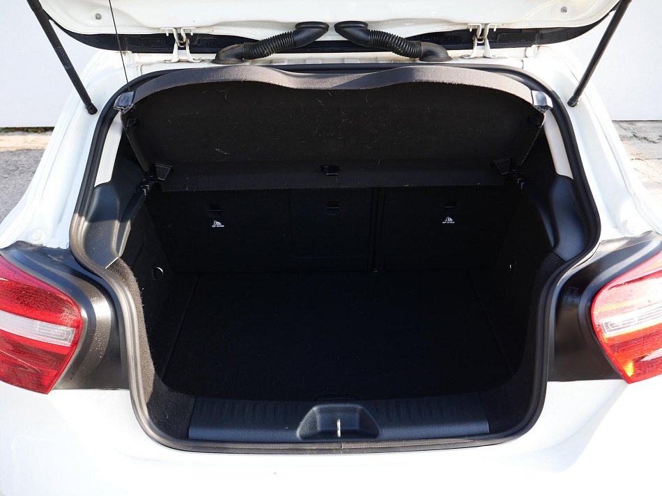 Mercedes-Benz Třída A 1.6i  A180