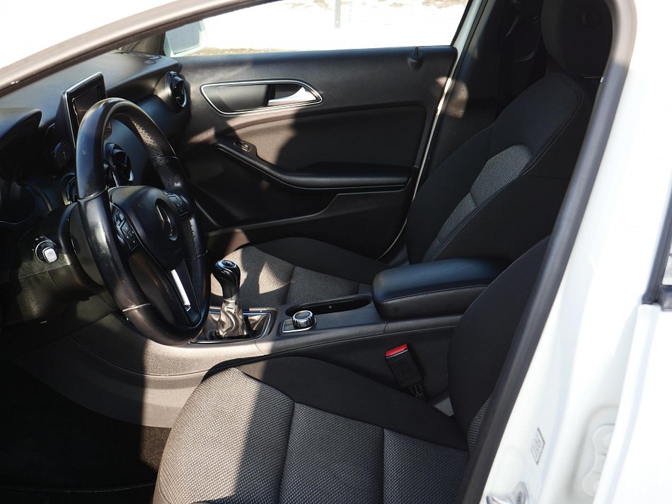 Mercedes-Benz Třída A 1.6i  A180