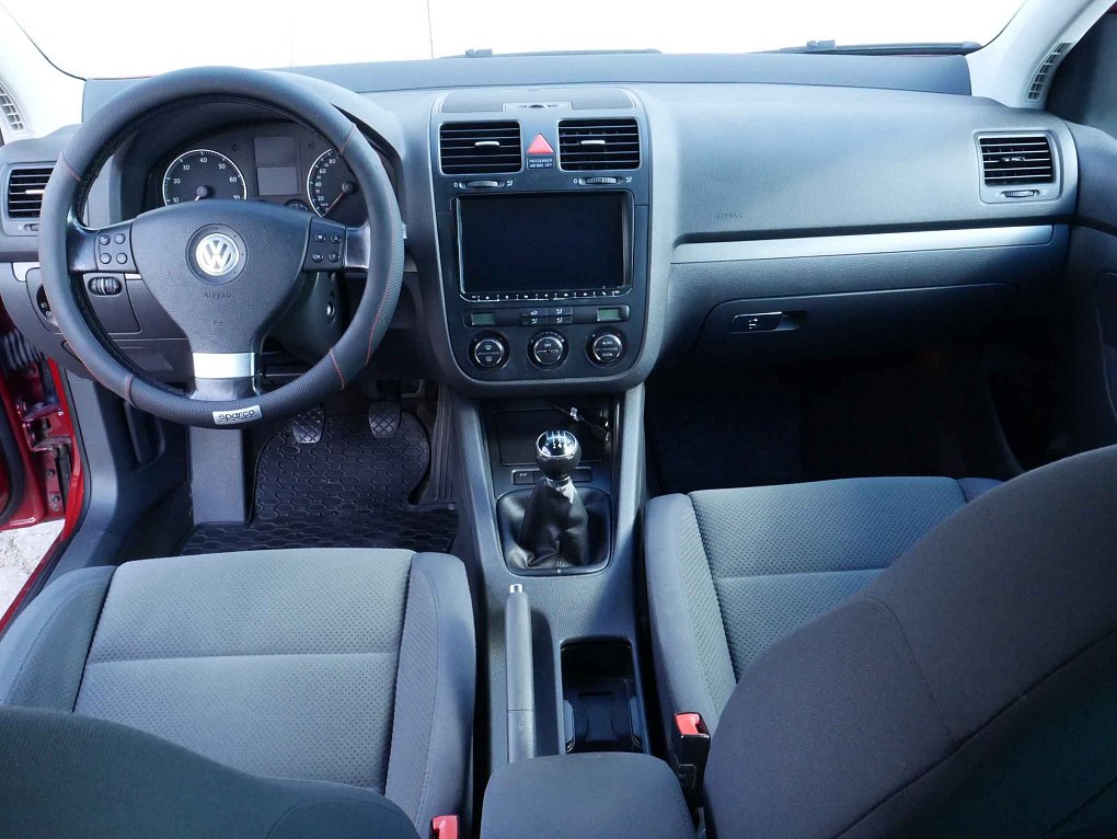 Volkswagen Golf 1.6 FSi 