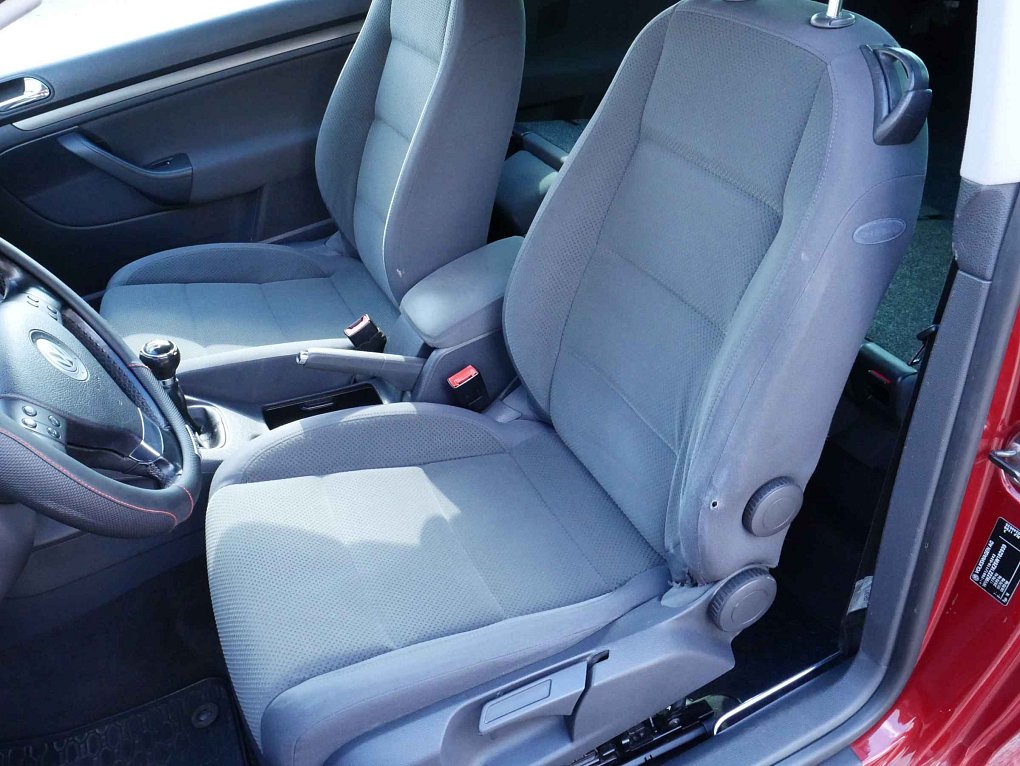 Volkswagen Golf 1.6 FSi 
