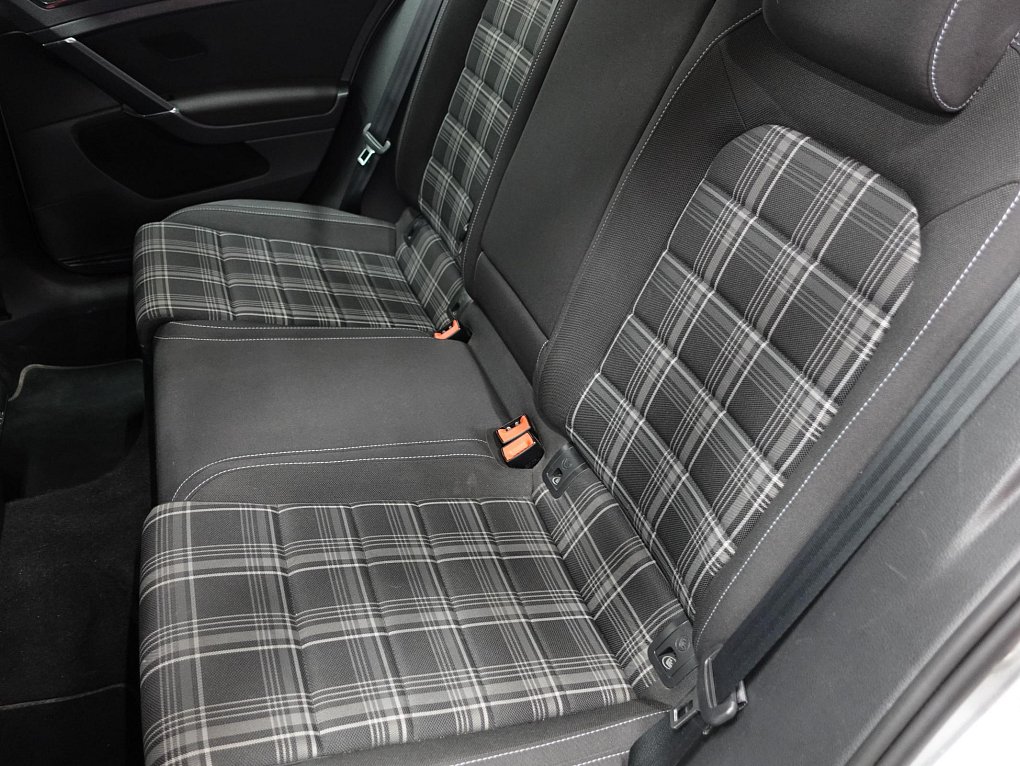 Volkswagen Golf 2.0TDi GTD