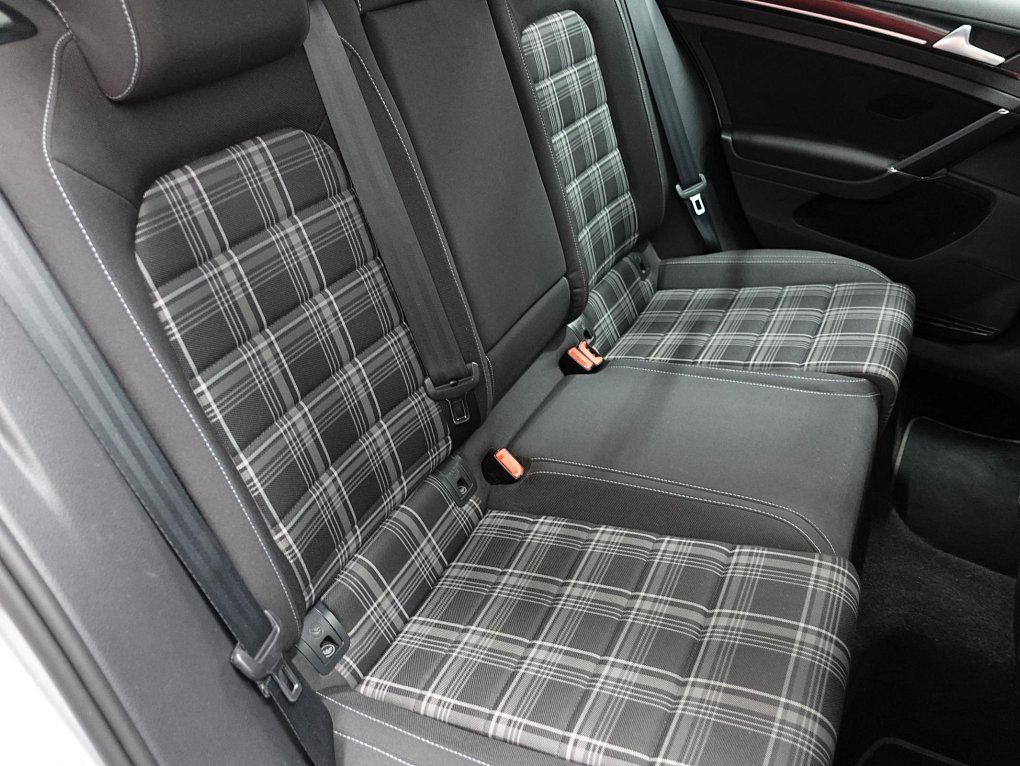 Volkswagen Golf 2.0TDi GTD