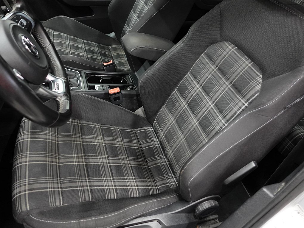 Volkswagen Golf 2.0TDi GTD