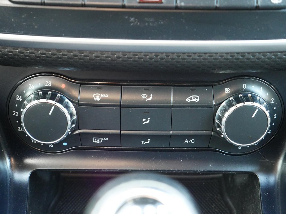 Mercedes-Benz Třída A 1.6i  A180