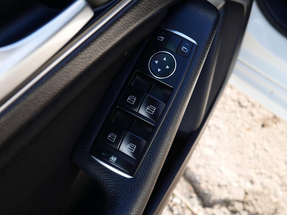 Mercedes-Benz Třída A 1.6i  A180