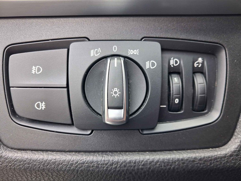 BMW Řada 3 1.5T Sport Line 318i