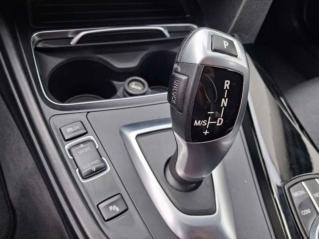 BMW Řada 3 1.5T Sport Line 318i