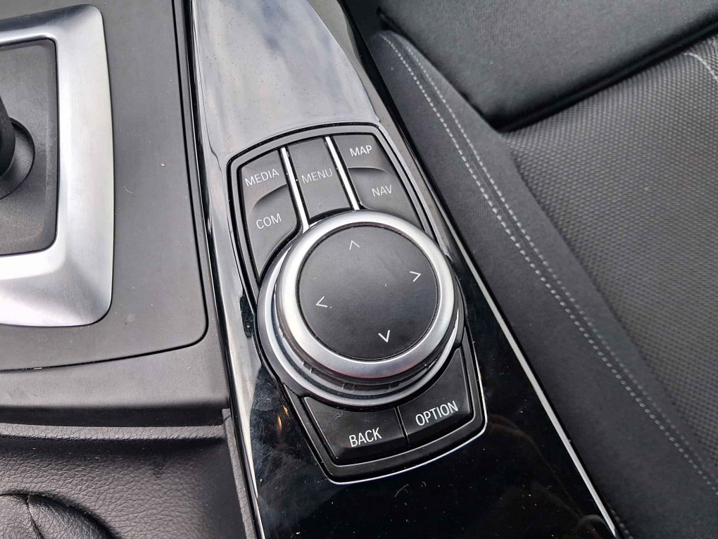 BMW Řada 3 1.5T Sport Line 318i