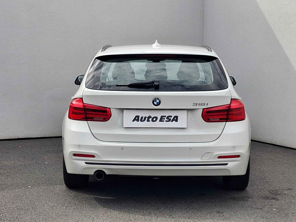 BMW Řada 3 1.5T Sport Line 318i