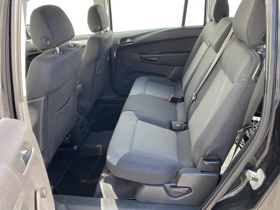 Opel Zafira 1.6i Family 7míst