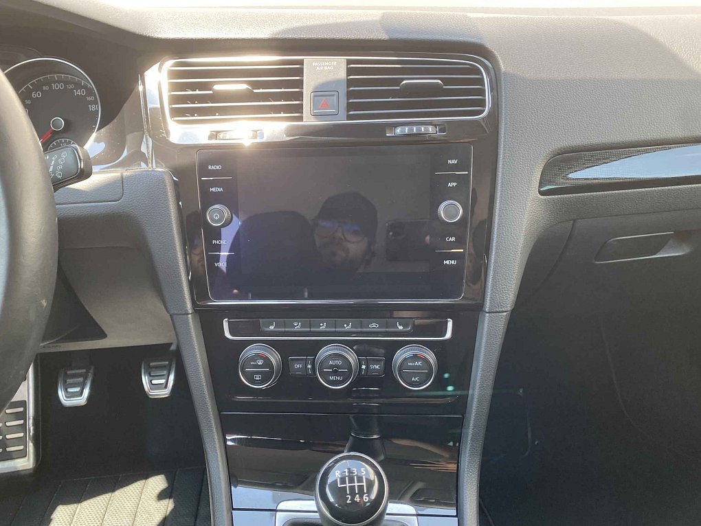 Volkswagen Golf 2.0 TDi Sound
