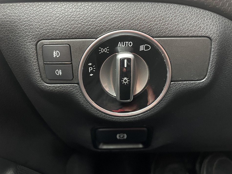 Mercedes-Benz Třída A 1.6i  A180