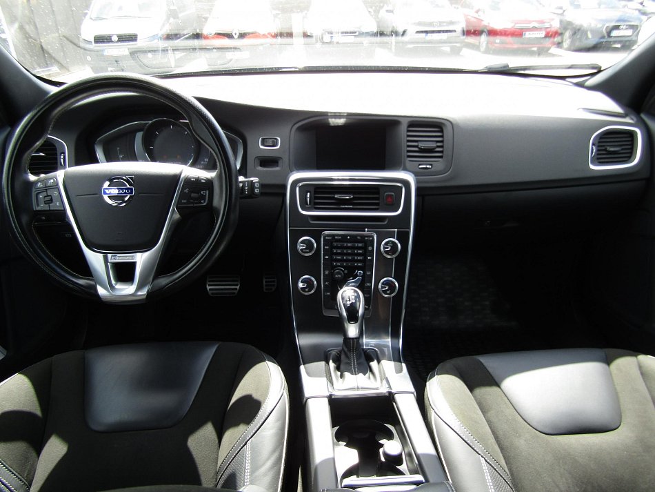 Volvo V60 2.0 D R-design