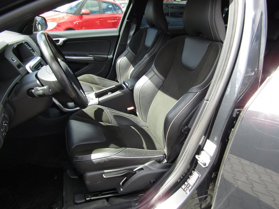 Volvo V60 2.0 D R-design