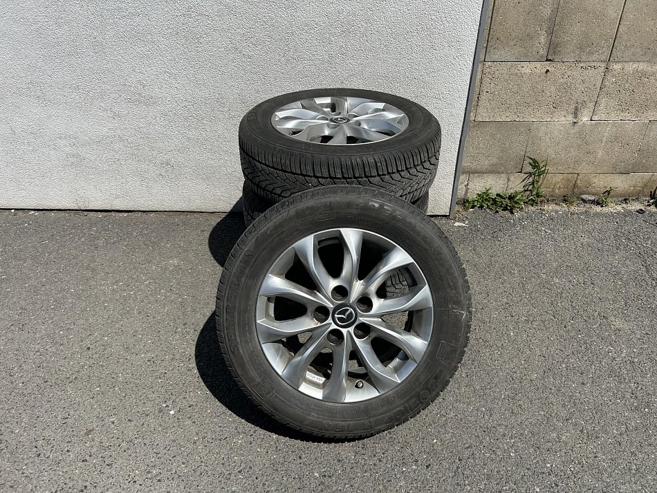 Mazda 3 2.0i Revolution