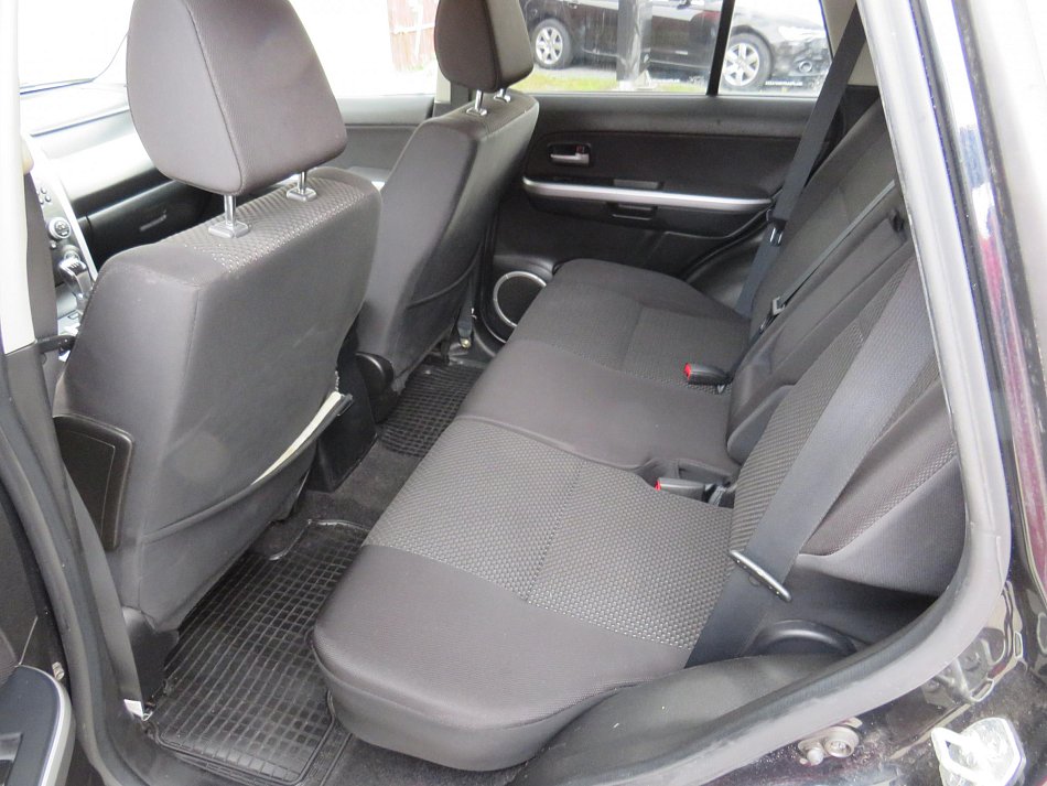 Suzuki Grand Vitara 2.4i  4x4, LPG